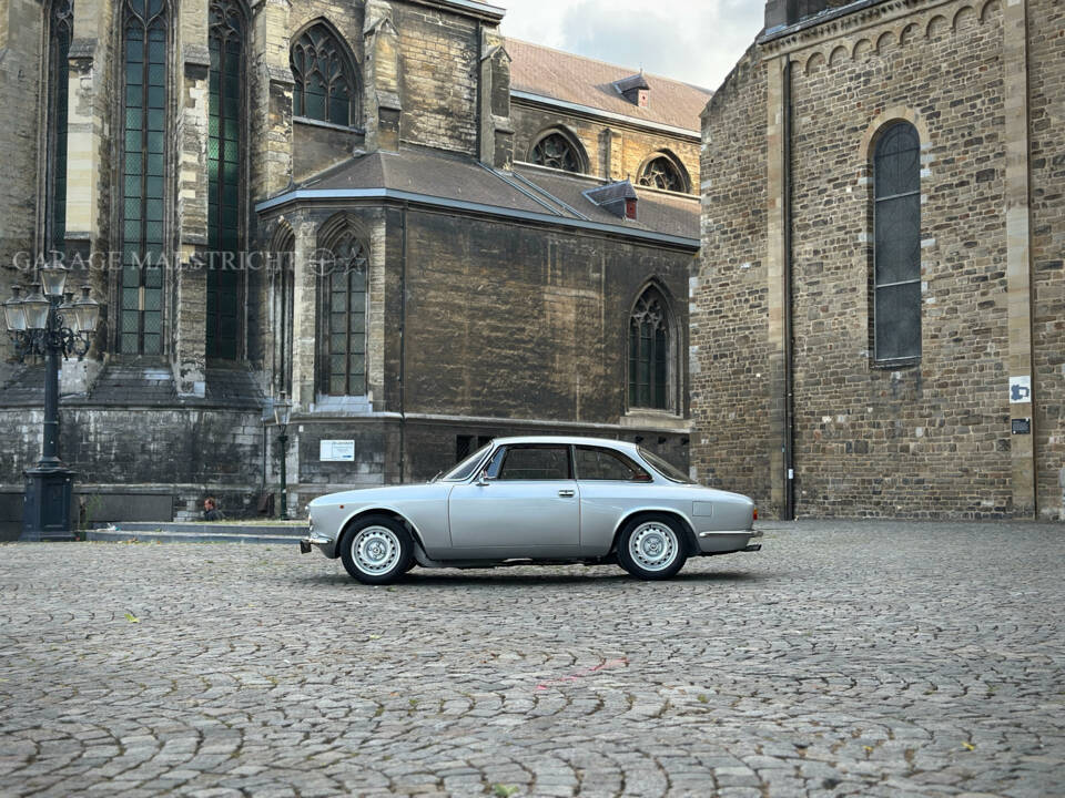 Afbeelding 7/84 van Alfa Romeo Giulia 1600 GT Junior (1972)