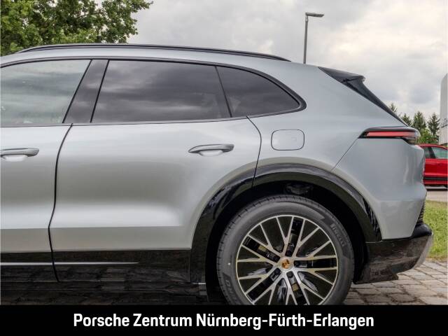 Image 16/50 of Porsche Cayenne S Electric (2026)