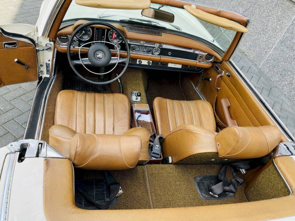 Image 21/36 of Mercedes-Benz 280 SL (1969)