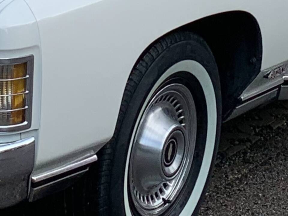 Bild 2/34 von Chevrolet Impala Convertible (1971)