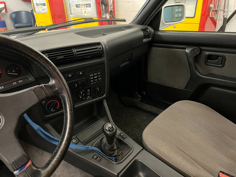 Bild 10/19 von BMW 325ix Touring (1988)