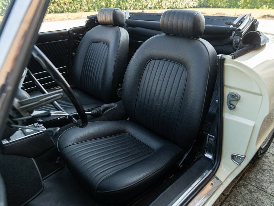 Image 38/50 of Alfa Romeo 1750 Spider Veloce (1969)