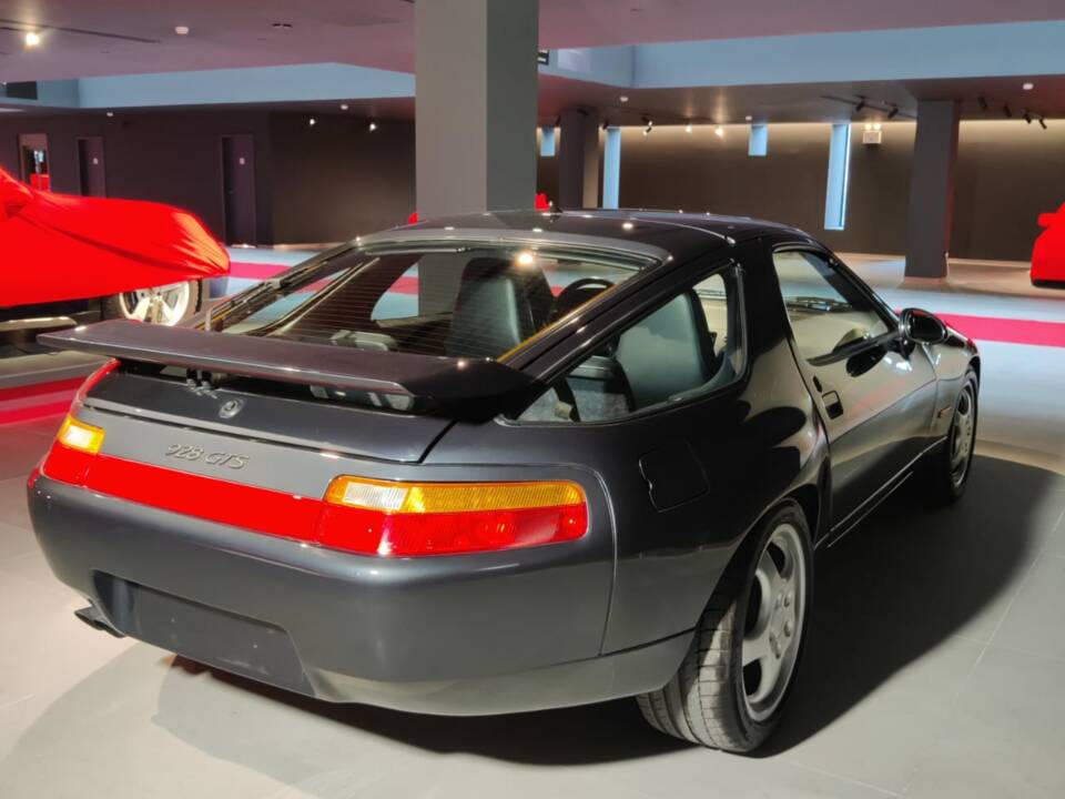 Imagen 2/6 de Porsche 928 GTS (1992)