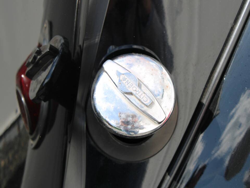 Image 17/50 of Citroën Traction Avant 11 Familiale (1955)