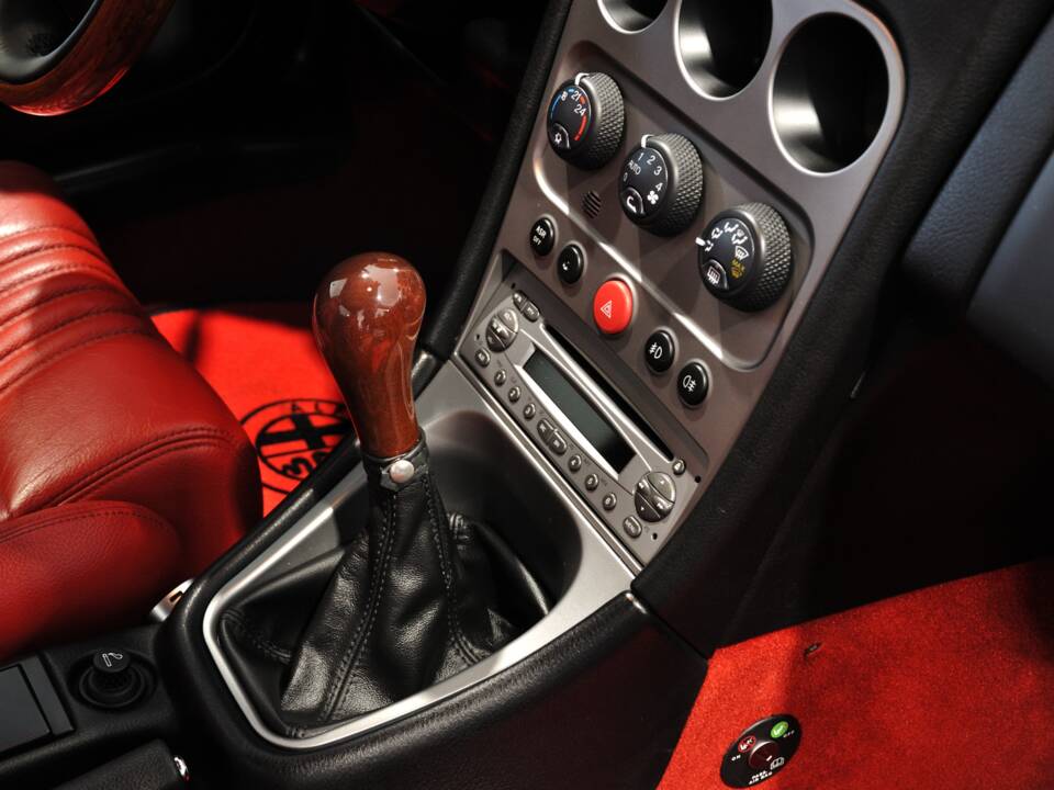 Immagine 37/39 di Alfa Romeo GTV 2.0 JTS (2005)