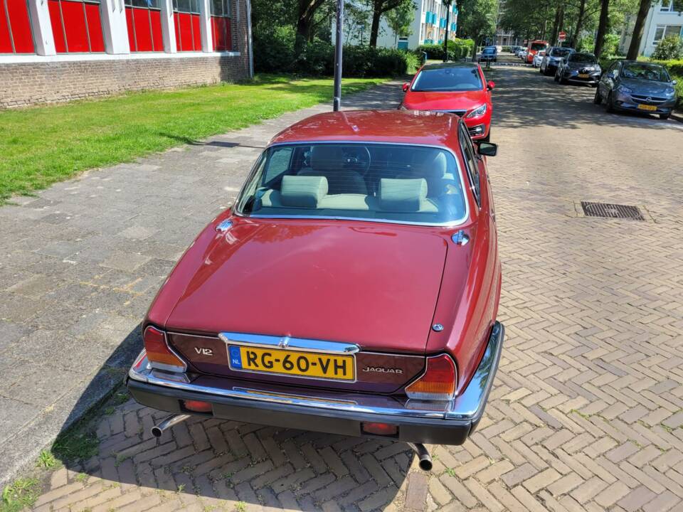 Image 4/20 of Jaguar XJ 12 (1986)