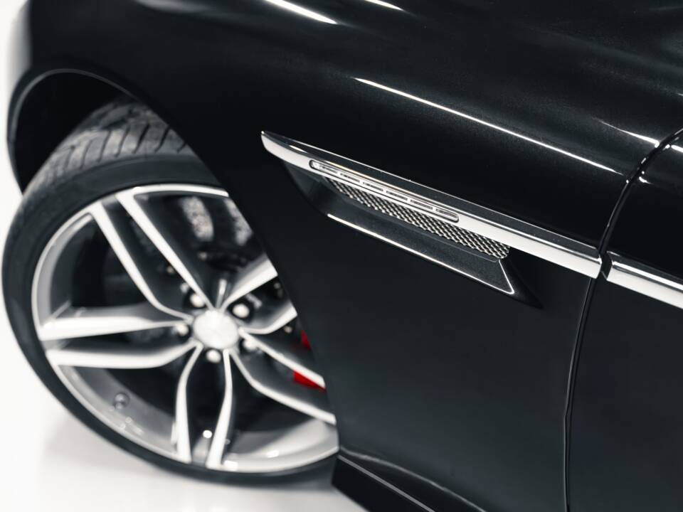 Image 13/38 of Aston Martin Virage (2012)