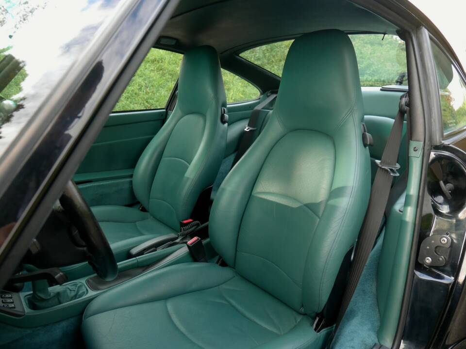Image 29/36 de Porsche 911 Carrera 4S (1998)