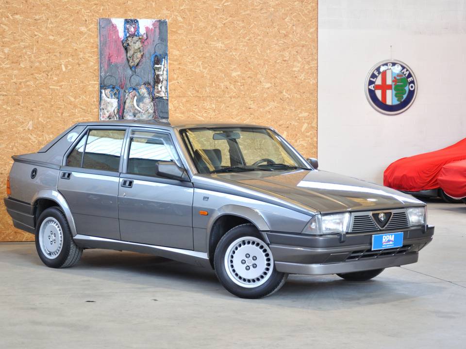 Image 1/48 de Alfa Romeo 75 2.0 Twin Spark (1988)