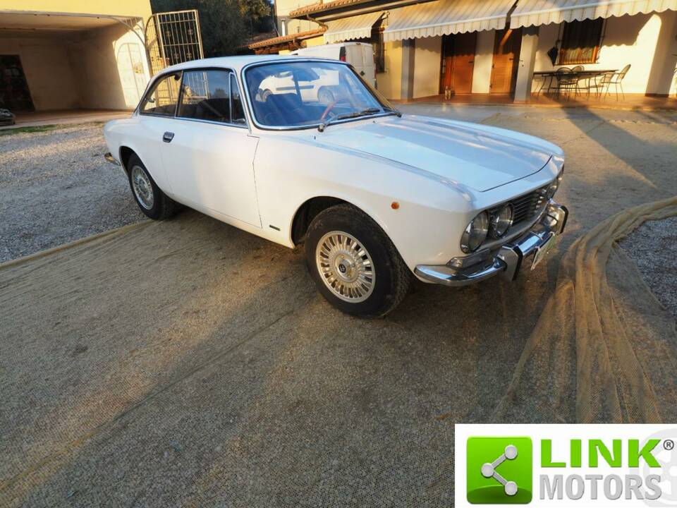 Image 3/10 of Alfa Romeo 2000 GTV (1972)