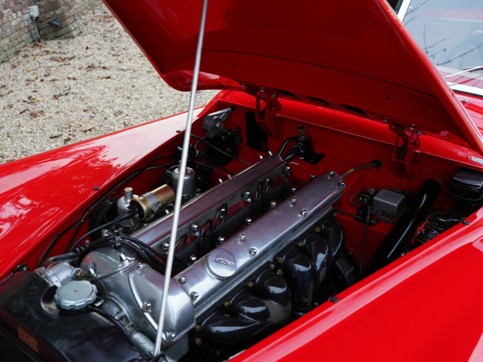 Image 43/50 of Jaguar XK 120 OTS (1954)