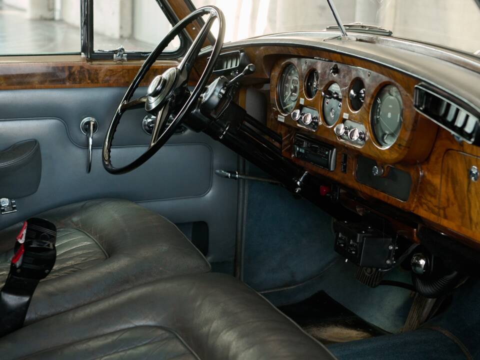 Image 42/50 of Bentley S 3 (1964)