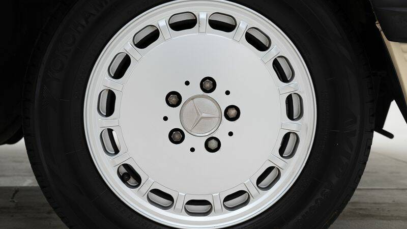 Image 10/15 of Mercedes-Benz 560 SL (1986)