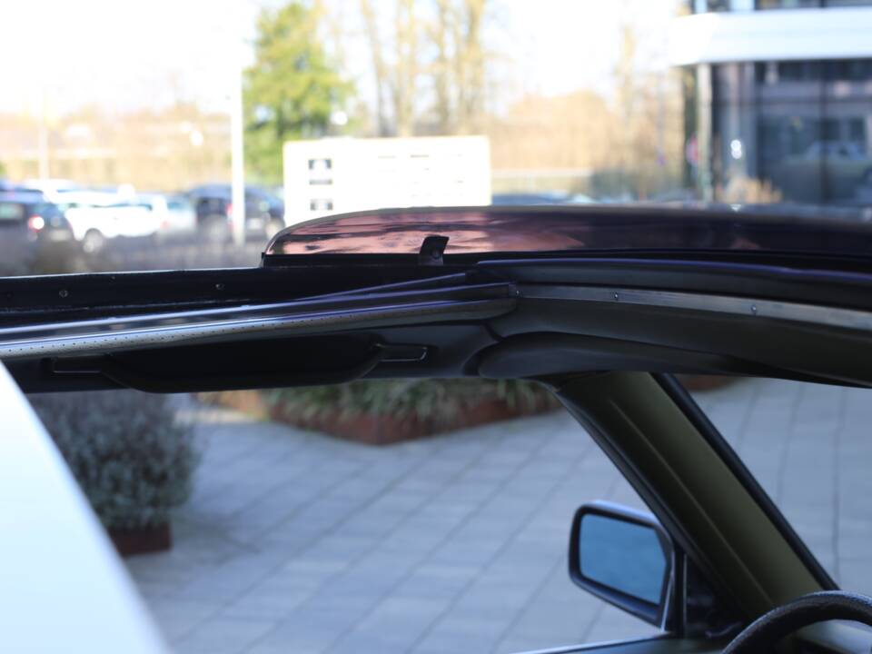 Bild 27/76 von Mercedes-Benz 280 SE (1977)