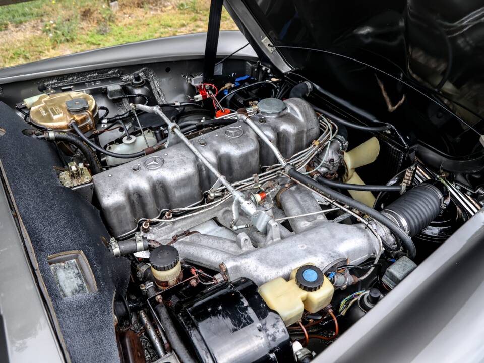 Afbeelding 25/27 van Mercedes-Benz 230 SL (1964)