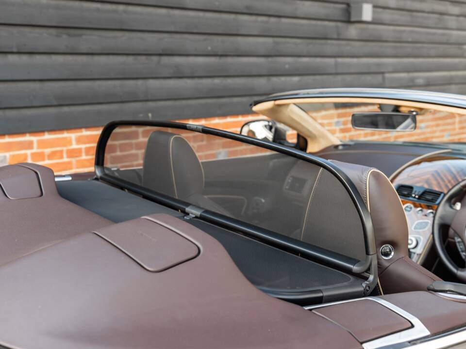 Bild 38/79 von Aston Martin DB 9 GT Volante (2017)