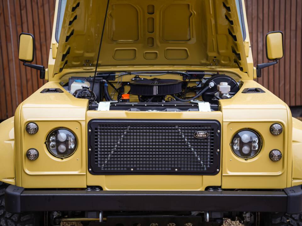 Image 15/28 of Land Rover 90 (1988)