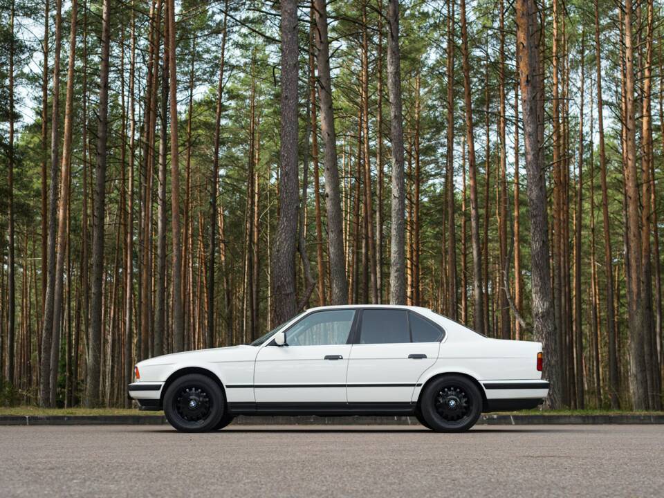 Image 4/55 of BMW 525ix (1993)
