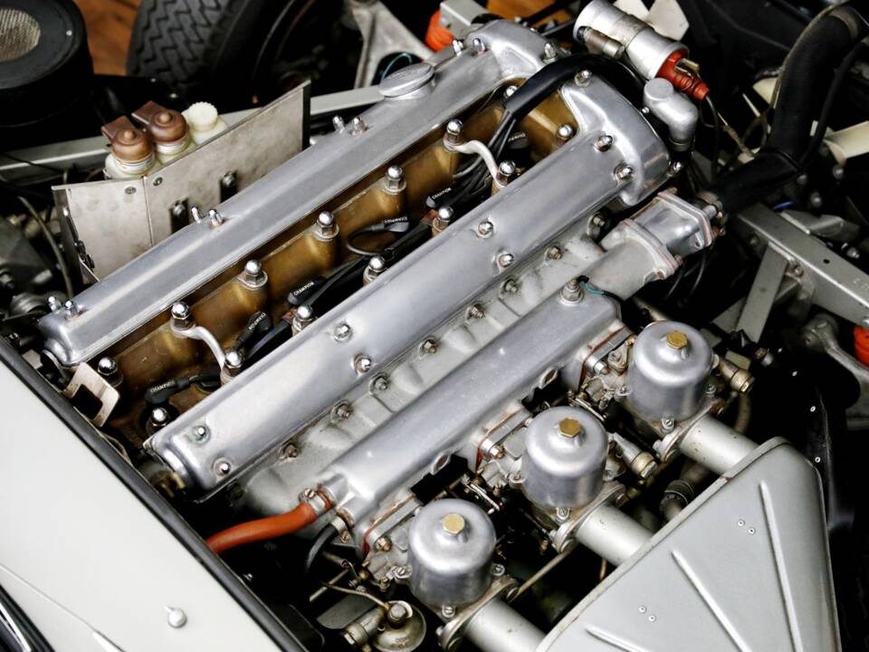 Afbeelding 24/27 van Jaguar E-Type 4.2 (1966)