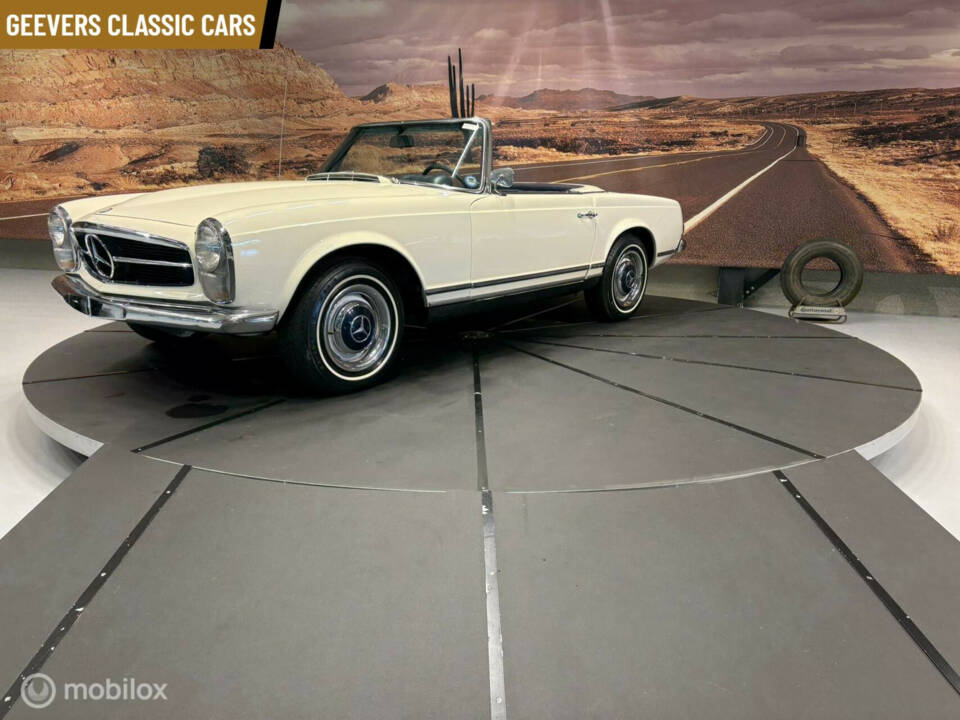 Immagine 4/50 di Mercedes-Benz 230 SL (1965)
