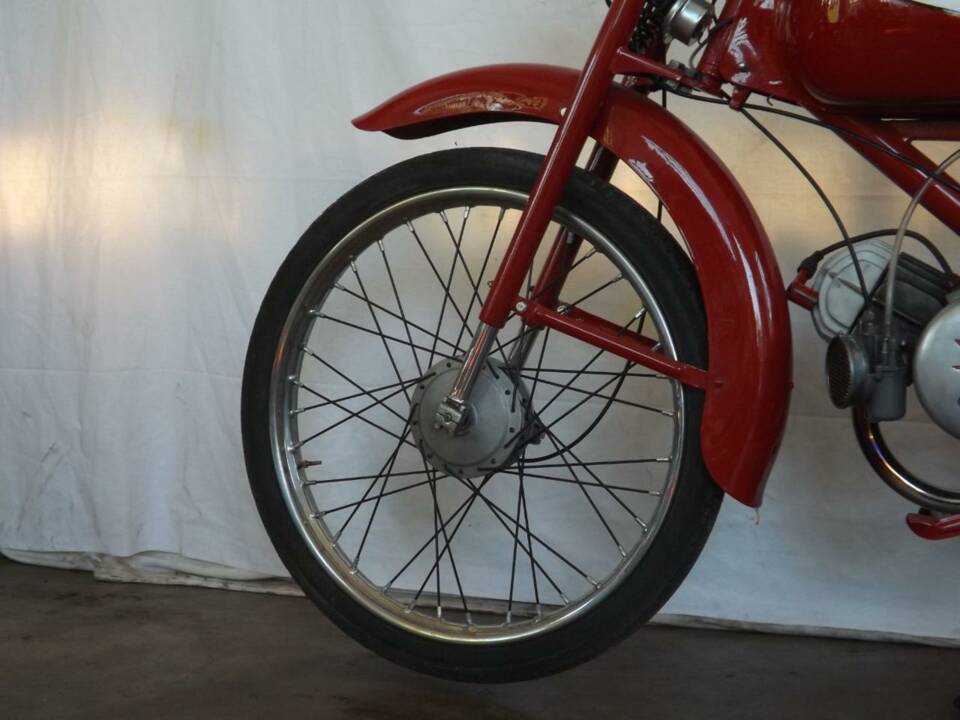 Image 43/44 of Moto Guzzi Cardellino 75 (1957)