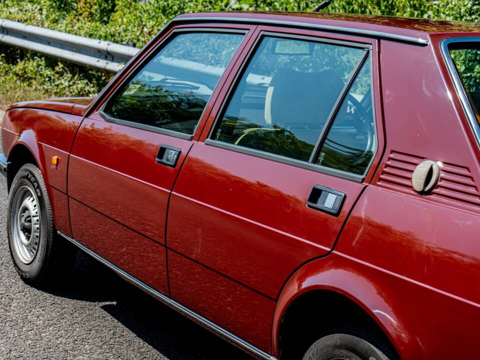 Imagen 37/50 de Alfa Romeo Giulietta 1.6 (1981)