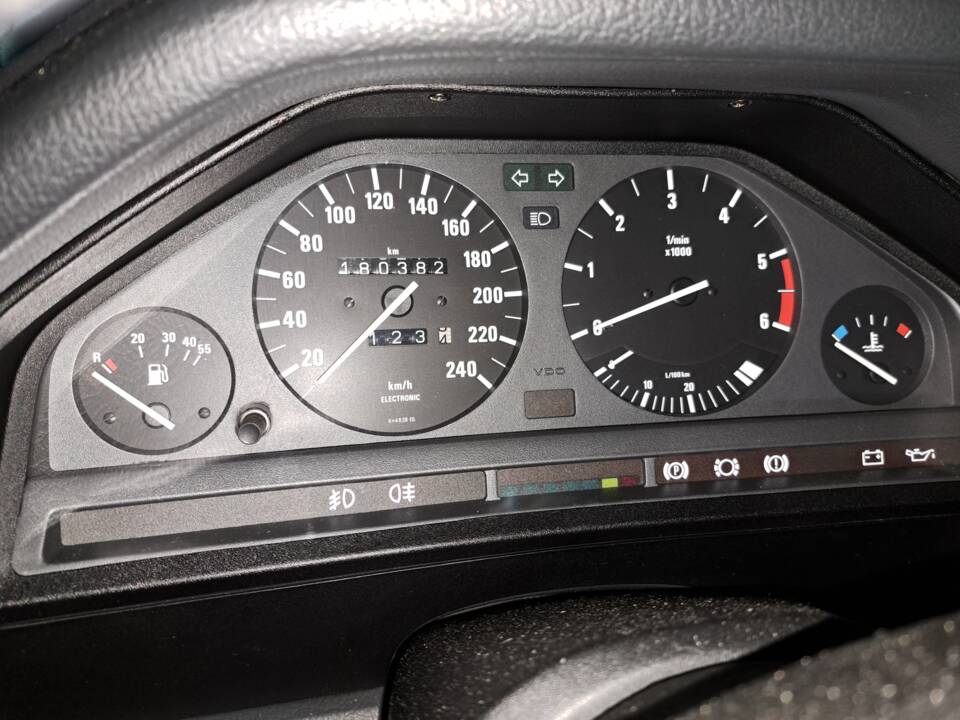 Image 7/15 of BMW 325e (1987)