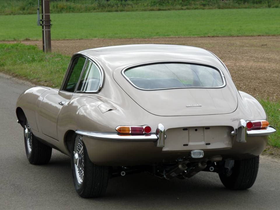 Image 5/12 of Jaguar E-Type 3.8 (1964)