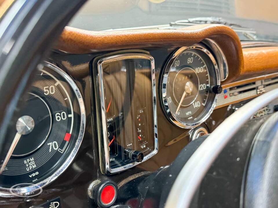 Image 11/38 of Mercedes-Benz 280 SL (1968)