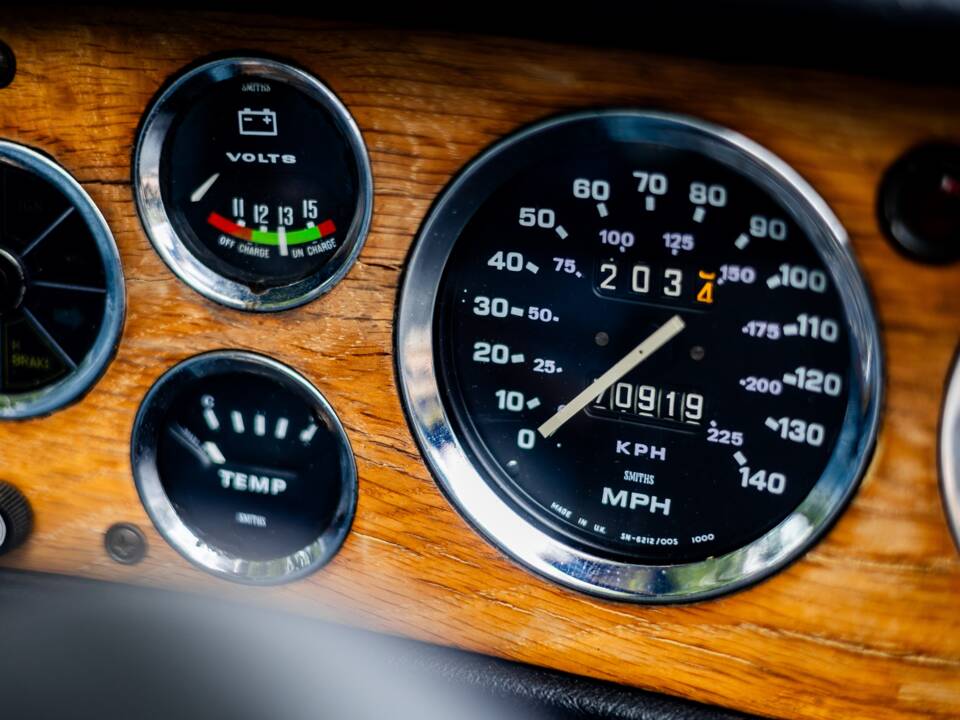 Image 18/26 de Triumph Stag (1973)
