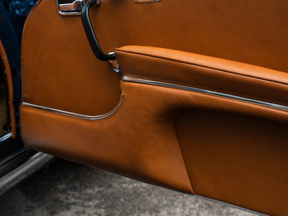 Image 37/57 de Mercedes-Benz 280 SE 3,5 (1971)