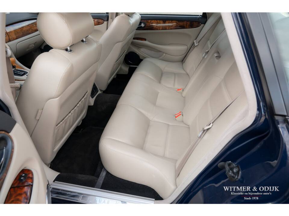 Image 28/31 of Jaguar XJR 4.0 (1999)