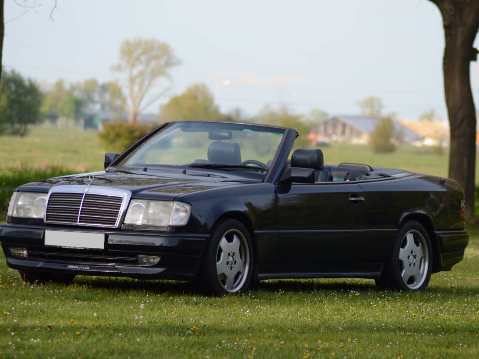 Image 1/22 of Mercedes-Benz 300 CE-24 (1993)