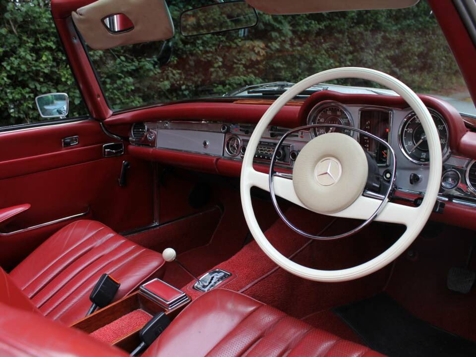 Image 8/17 of Mercedes-Benz 280 SL (1970)