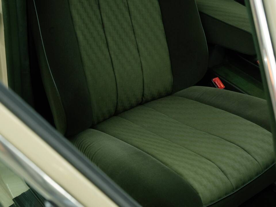 Bild 24/50 von Mercedes-Benz 280 SE (1984)