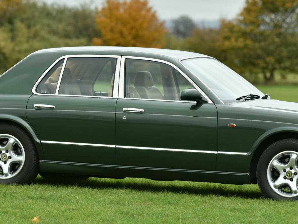 Immagine 6/50 di Bentley Arnage Green Label (1998)