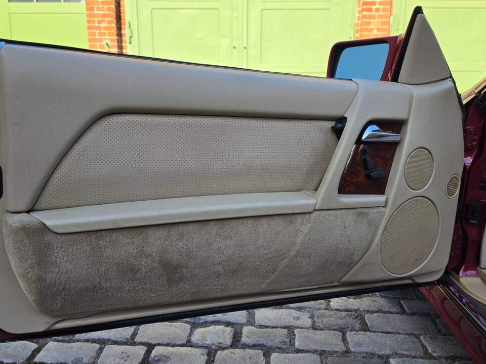 Image 28/100 of Mercedes-Benz 300 SL-24 (1991)