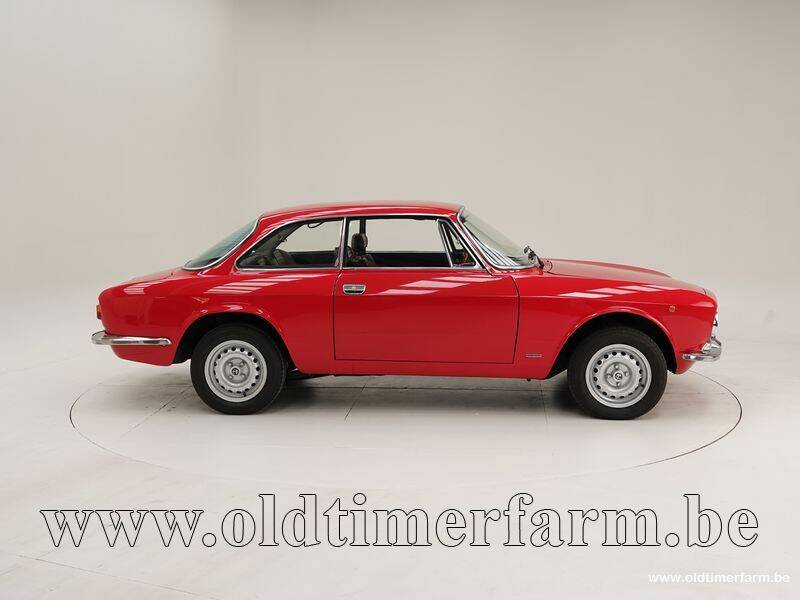 Immagine 9/15 di Alfa Romeo Giulia 1600 GT Junior (1974)