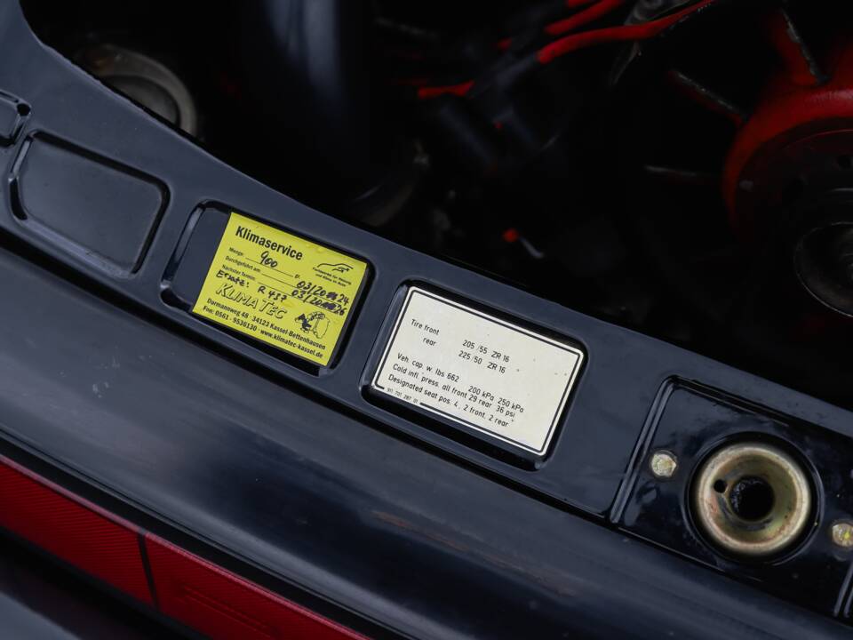 Image 52/108 de Porsche 911 Carrera 3.2 (1989)