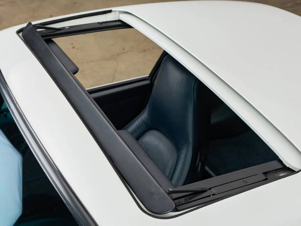 Afbeelding 10/26 van Porsche 911 Carrera 3.2 (1988)