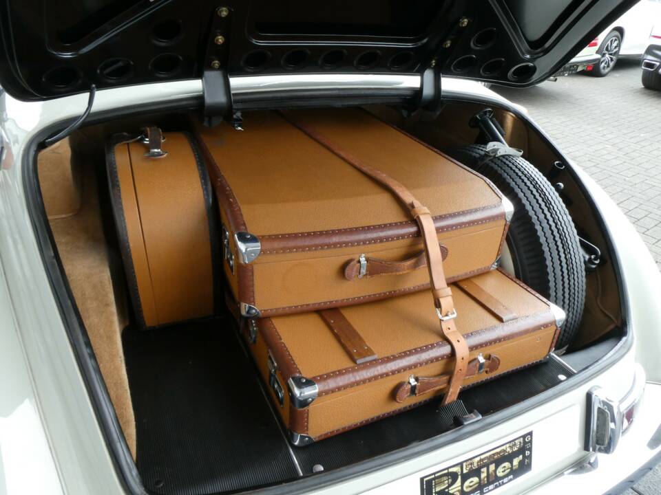 Immagine 22/33 di Mercedes-Benz 300 Sc Cabriolet A (1957)