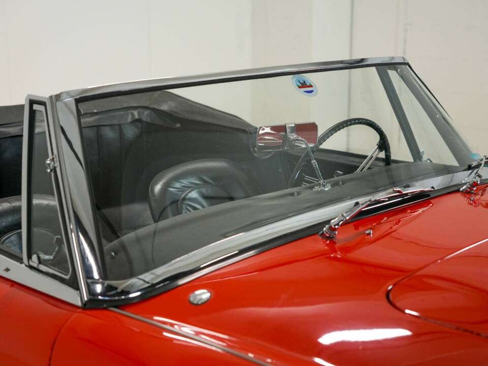 Image 41/50 of Austin-Healey 3000 Mk II (BJ7) (1964)