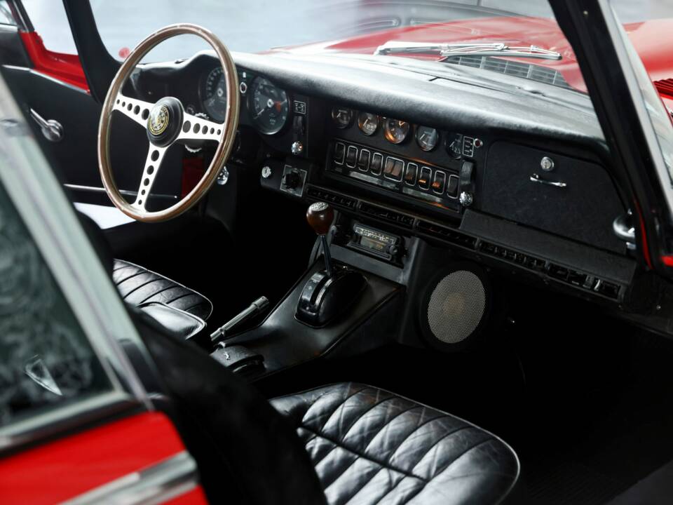 Bild 19/44 von Jaguar E-Type (2+2) (1969)