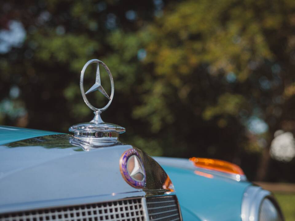 Image 34/50 of Mercedes-Benz 220 a (1956)