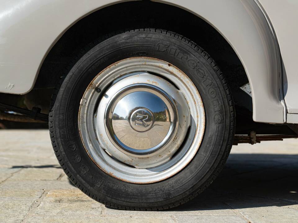 Image 18/50 of Morris Minor 1000 (1958)