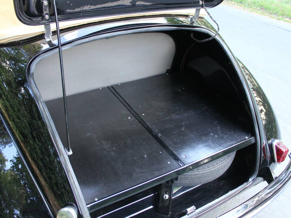 Image 21/21 de Morris Minor MM Tourer (1950)