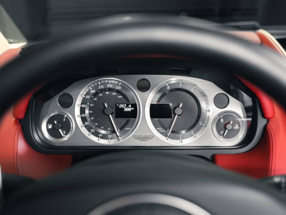 Image 33/38 of Aston Martin Virage (2012)