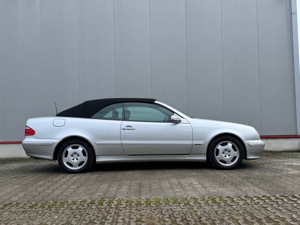 Image 6/50 of Mercedes-Benz CLK 230 Kompressor (2001)