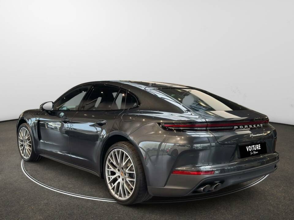 Image 2/10 of Porsche Panamera 4 E-Hybrid (2024)