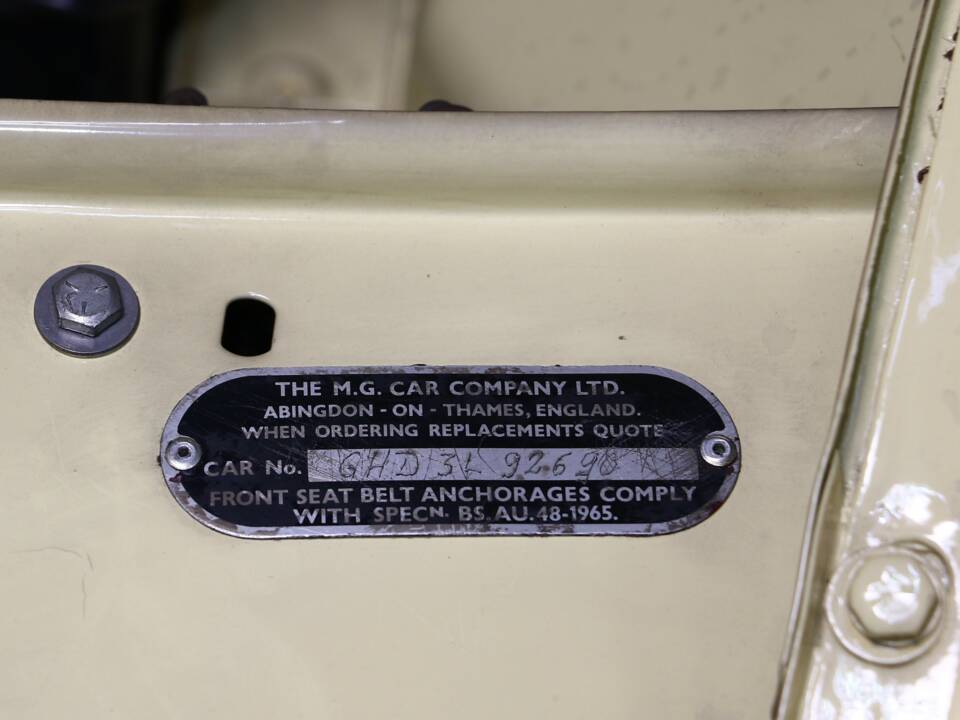 Bild 27/34 von MG MGB GT (1966)